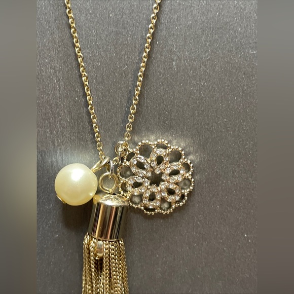 Ann Taylor Loft Rhinestone, Pearl & Tassel Gold Tone 32” Necklace Gorgeous - Picture 5 of 6